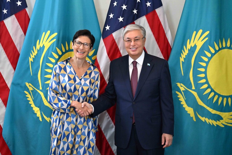 Kassym-Jomart Tokayev with Citigroup CEO Jane Fraser